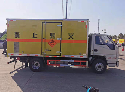乳山爆破器材运输车工人安全操作规范与智能技术保障
